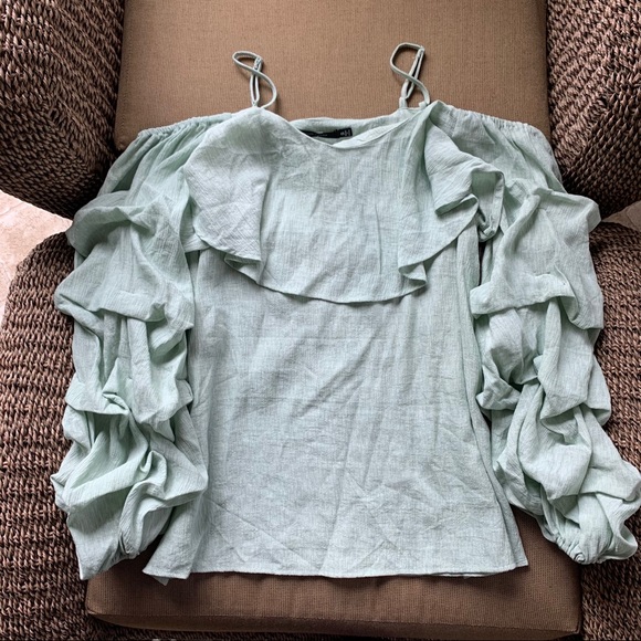 Doe & Rae Ruffled Off-Shoulder Top - Picture 5 of 8